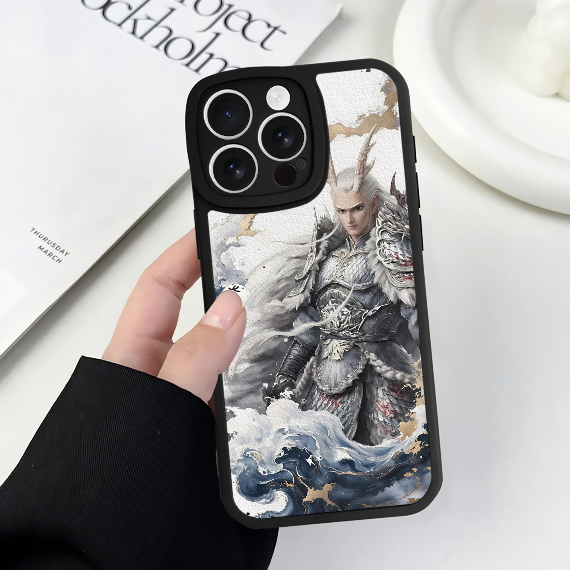 （画像用） Ne Zha 2 ナタ 魔童の大暴れ 【iPhone 16シリーズ対応】シリコンスマホケース（レザー調） 材質：シリコン